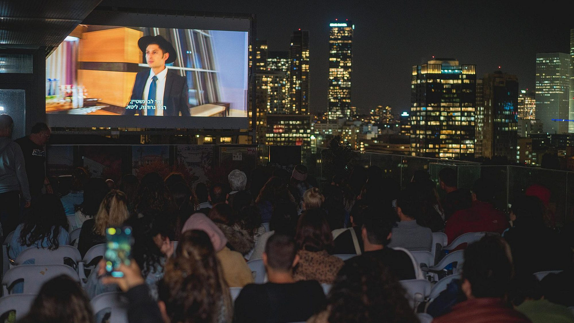 הקרנת הסרט "בחורים טובים" על גג העירייה. צילום: אילן ספירא