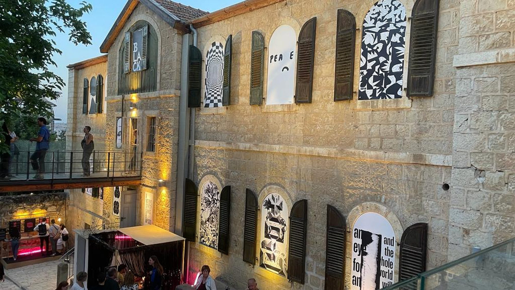 בית הנסן בשקיעה בשבוע העיצוב ירושלים. צילום: רעות ברנע בית הנסן בשקיעה בשבוע העיצוב ירושלים. צילום: רעות ברנע