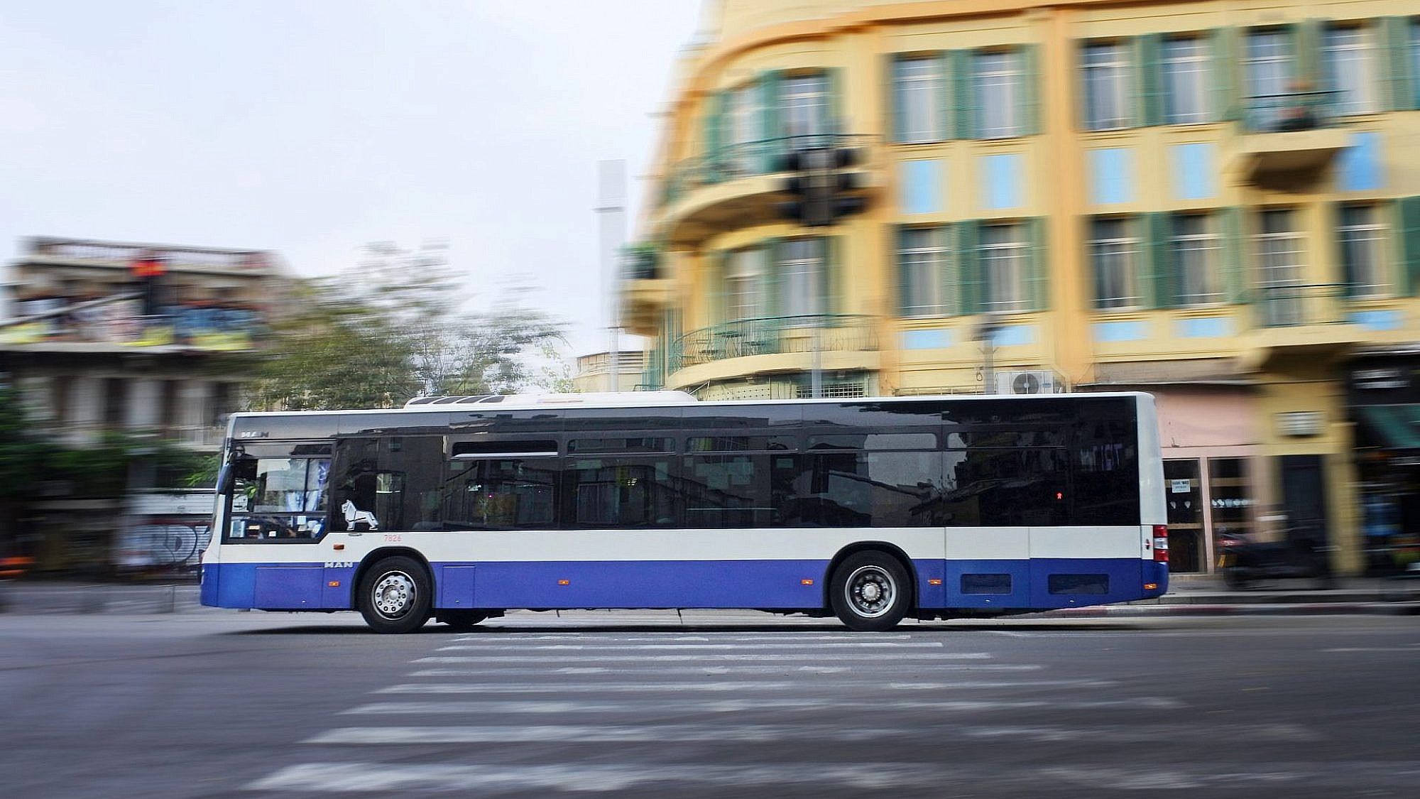 אוטובוס בתל אביב (צילום: שאטרסטוק)