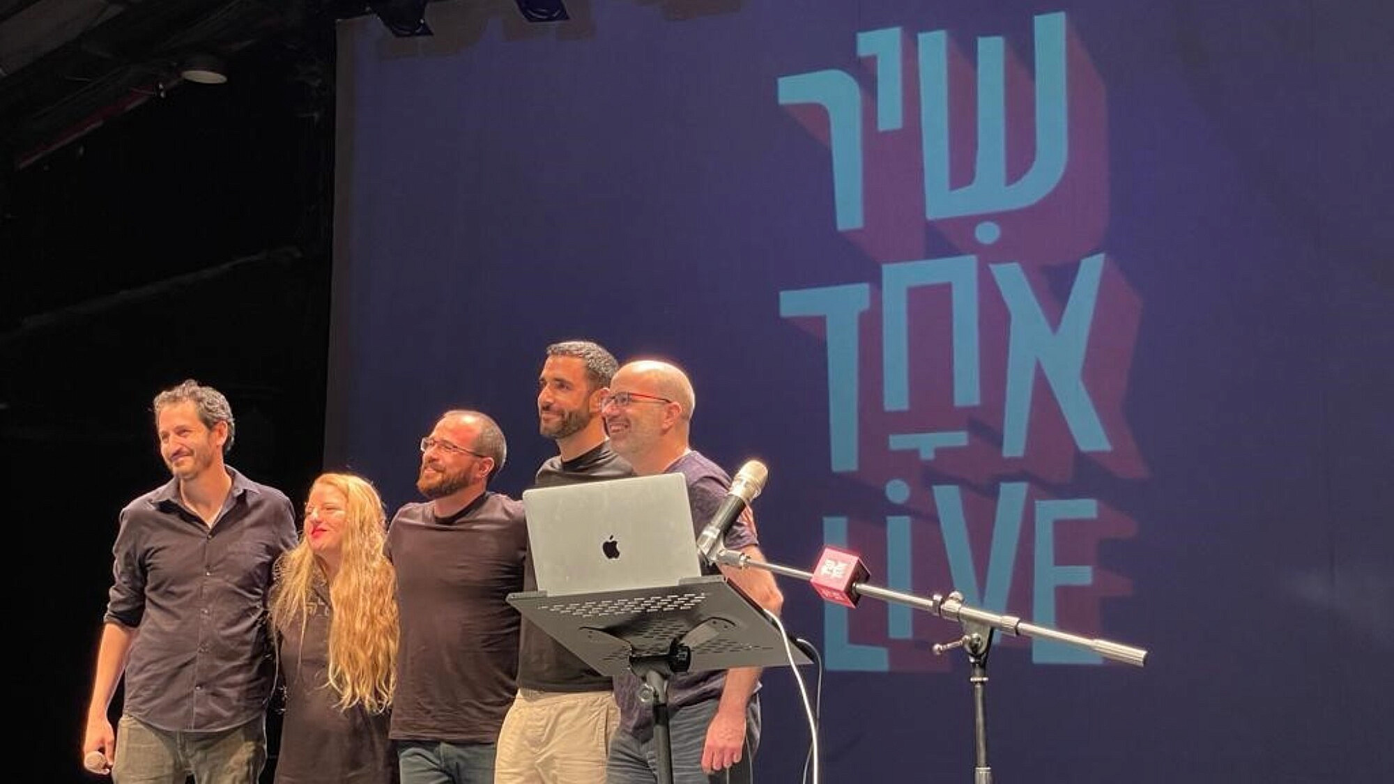 צוות "שיר אחד" בהופעת לייב (צילום: באדיבות המצולמים)
