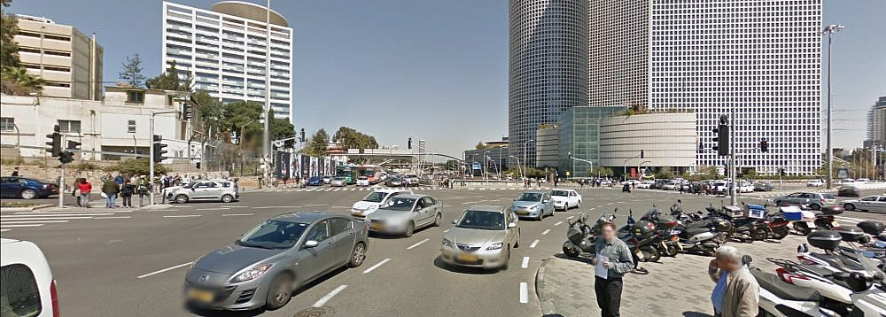 אולי יום אחד לא נהיה חייבים את זה. צומת קפלן-עזריאלי. צילום: גוגל מפות