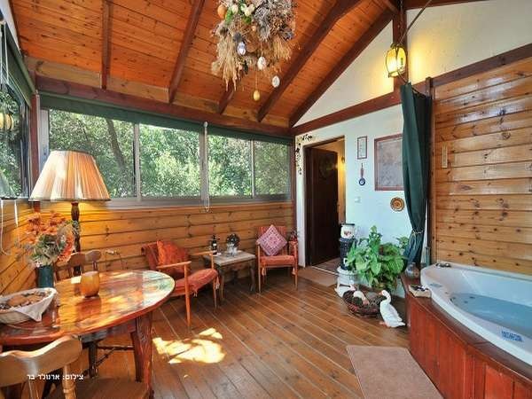 צימר אהבה בבקתה | צילום ארנולד בר