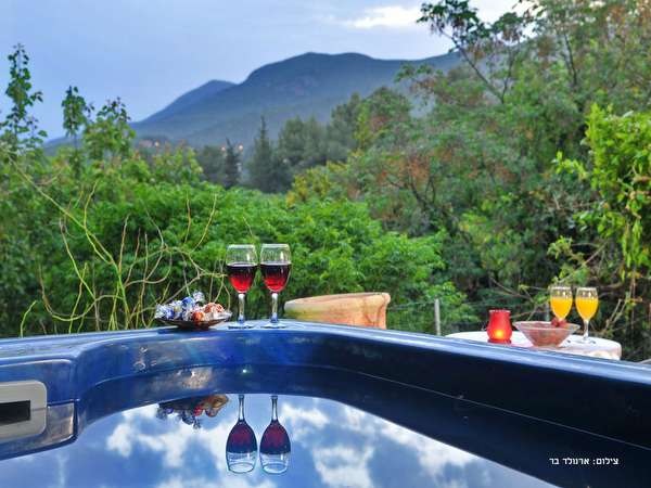 צימר אהבה גלילית באמירים | צילום ארנולד בר