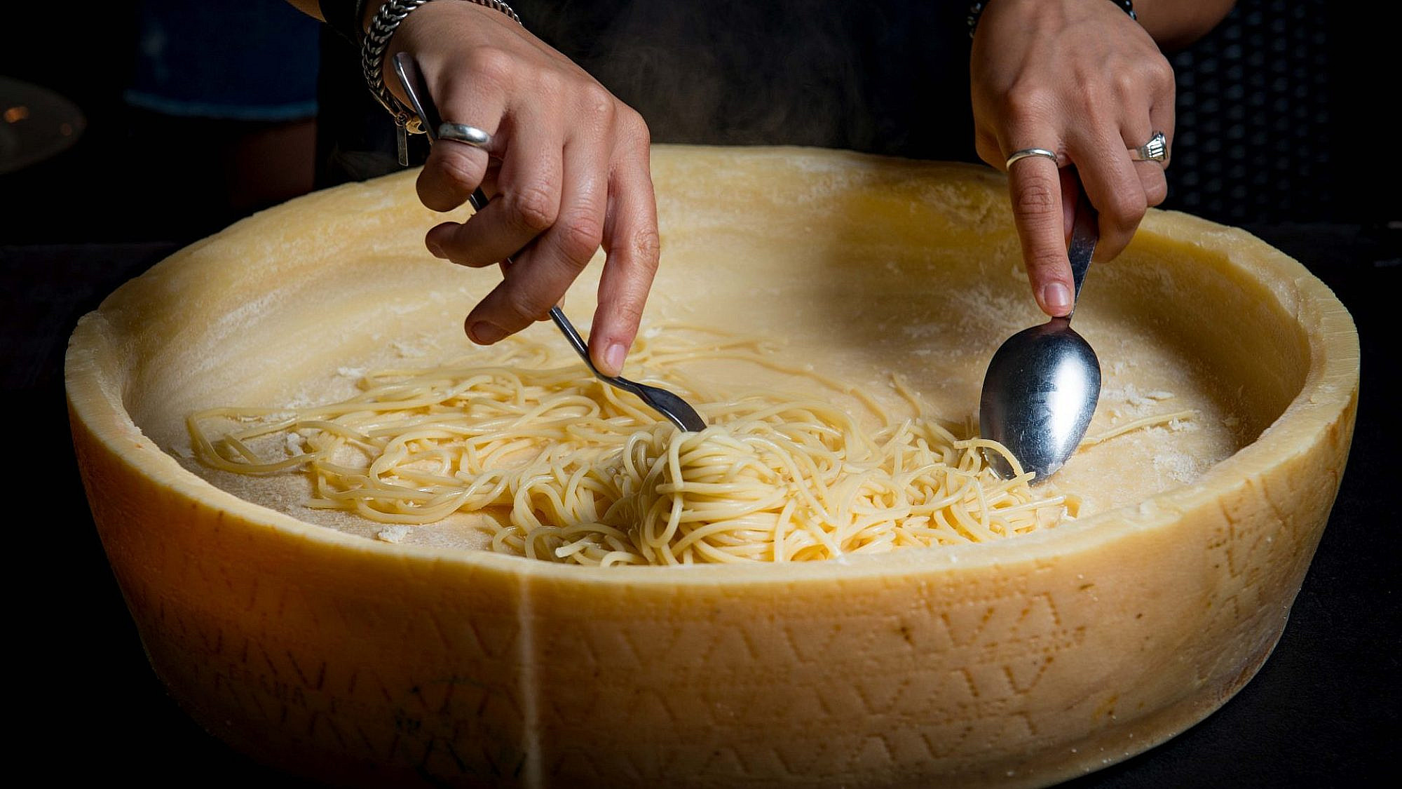 את הגלגל תמצאו בבוגרשוב. שוקו לולו (צילום ירון ברנר) את הגלגל תמצאו בבוגרשוב. שוקו לולו (צילום ירון ברנר)