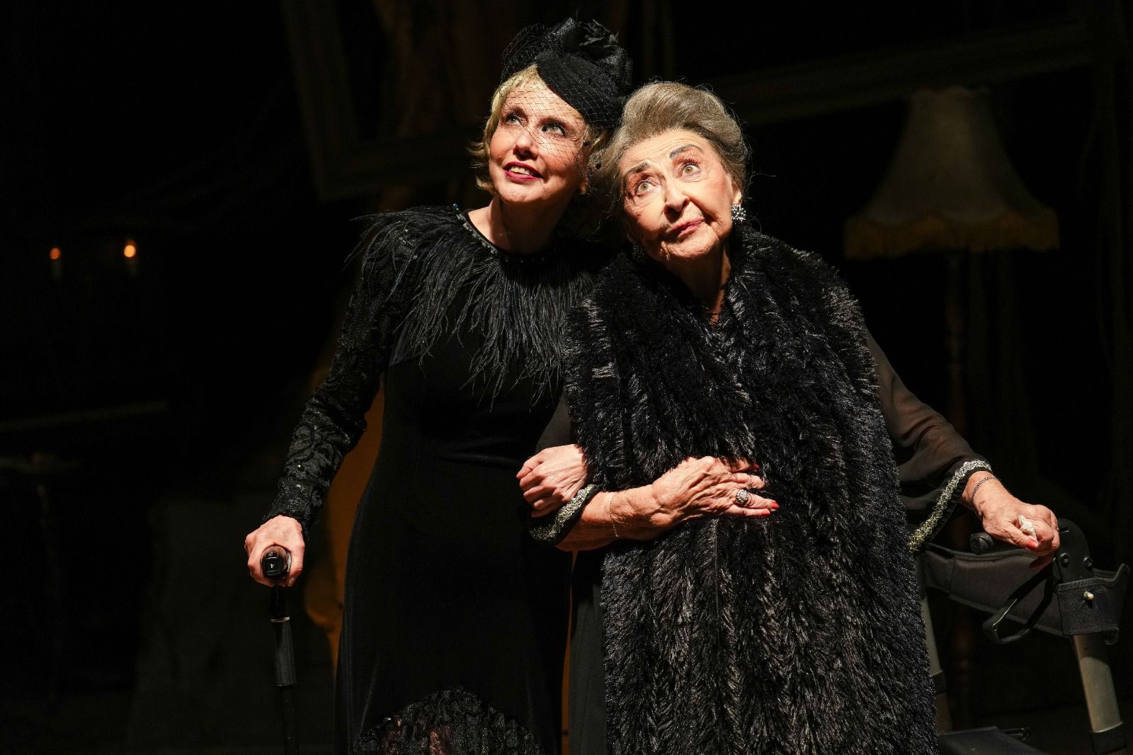 נחמה על הבמה. ליה קניג וגילת אנקורי, &quot;מרציפנים&quot; בתיאטרון הבימה (צילום: רדי רובינשטיין)