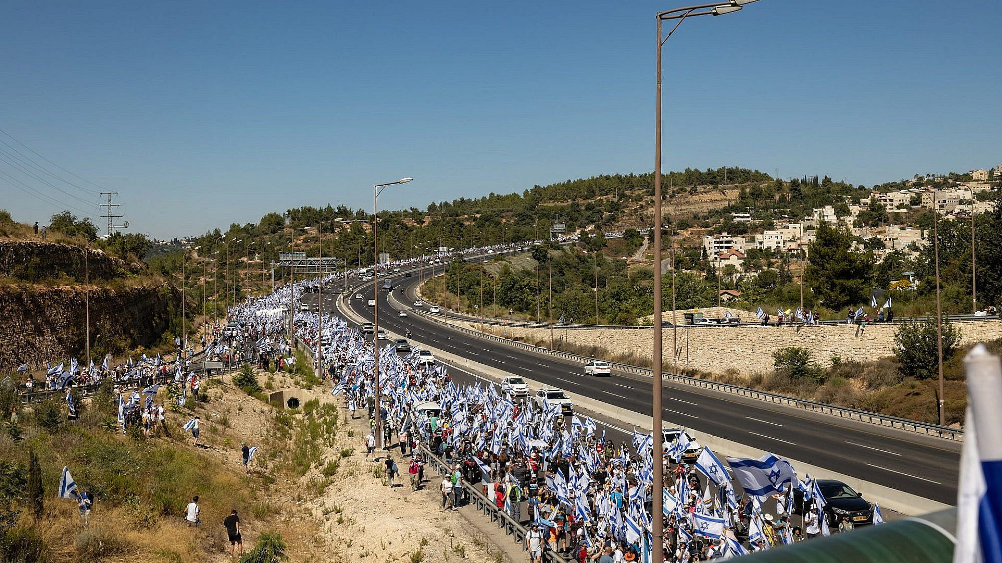 אותה הדרך ולא אותה המטרה. צעדת המחאה לירושלים, יולי 2023 (צילום: נועה רטינסקי/שאטרסטוק)