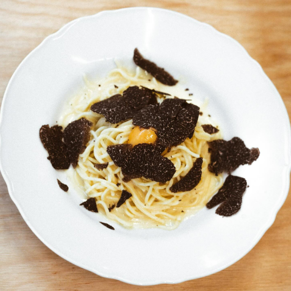 השחור זה לא זפת. LAVA (צילום מתוך עמוד האינסטגרם lavatelaviv@)