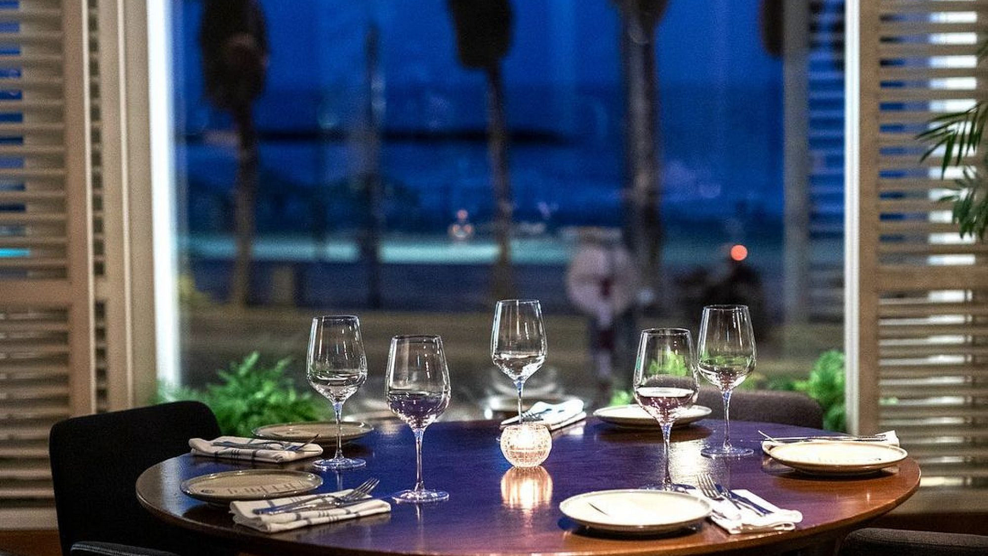 בונוס: אתם יכולים לנסות את השולחן הכי רומנטי בתל אביב. אנימאר (צילום: אינסטגרם/@animartlv)