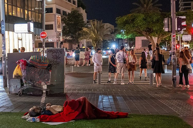 תחושת הביטחון נעלמה והמשטרה רק תורמת לכך. שדרות רוטשילד (צילום: אלכסי רוזנפלד/גטי אימג'ס)