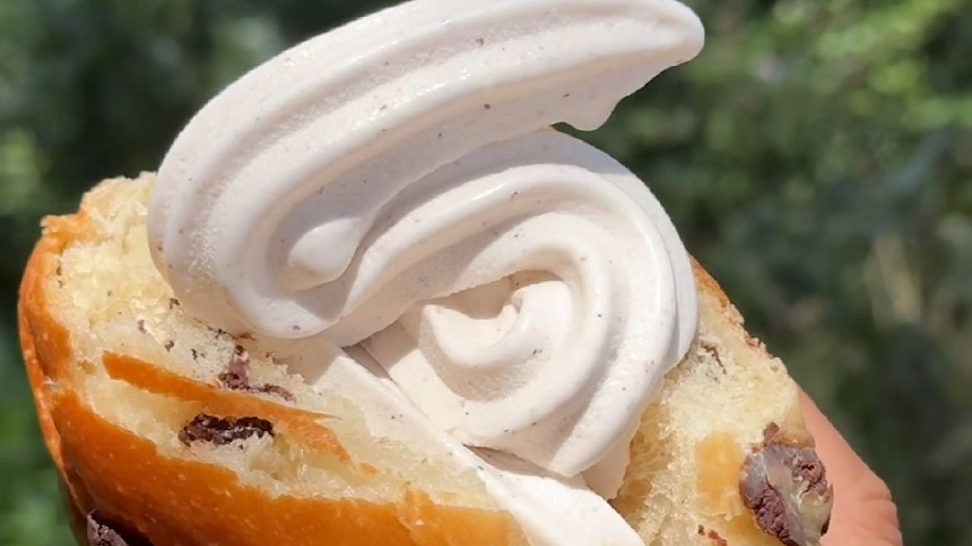 חתונה חלומית. גלידה של "אוטו גלידה", לחם בריוש של "חגי והלחם". צילום: סתיו כץ