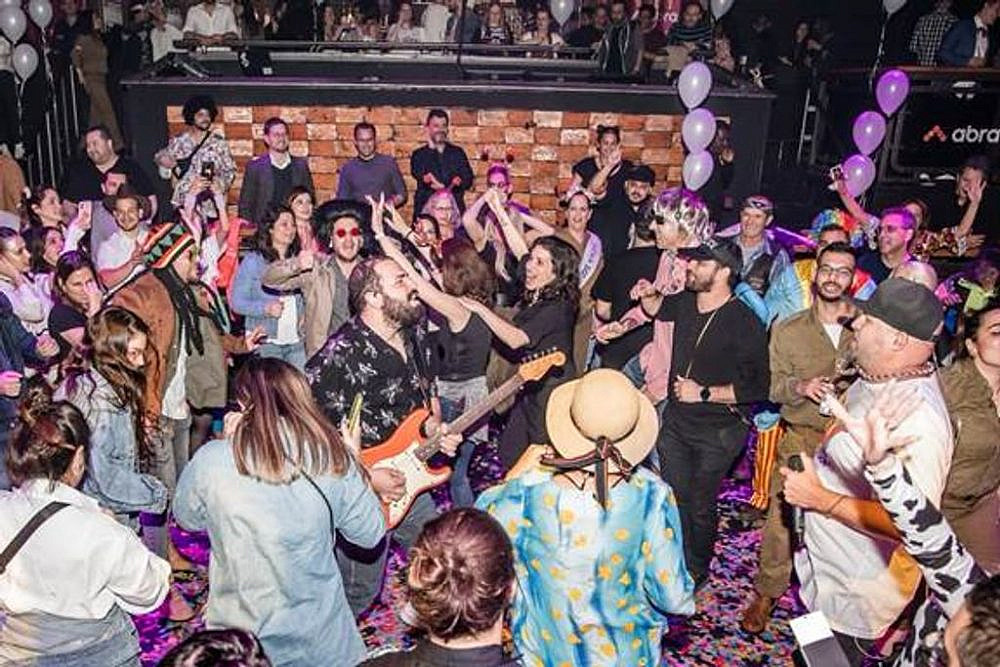 להקת קאברים: אקס פקטור שטורף את הקלפים. תמונה: קיו מיוזיק