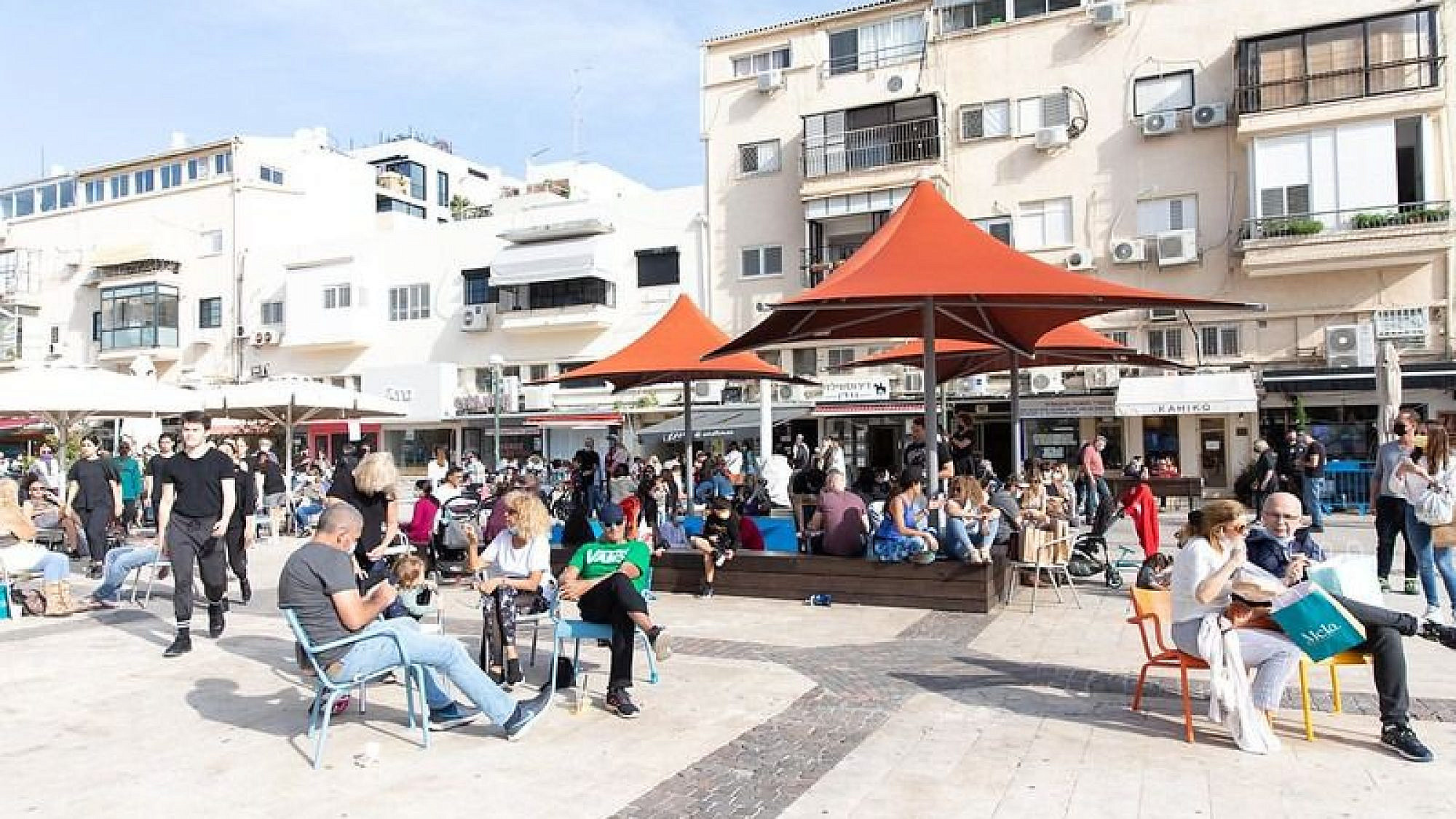 כיכר שיש לה שכונה. הכיכר במתחם בזל (צילום: דין אהרוני רולנד)