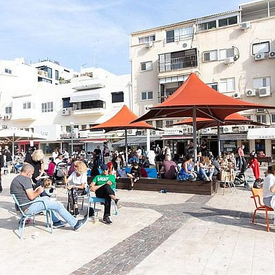 כיכר שיש לה שכונה. הכיכר במתחם בזל (צילום: דין אהרוני רולנד) כיכר שיש לה שכונה. הכיכר במתחם בזל (צילום: דין אהרוני רולנד)