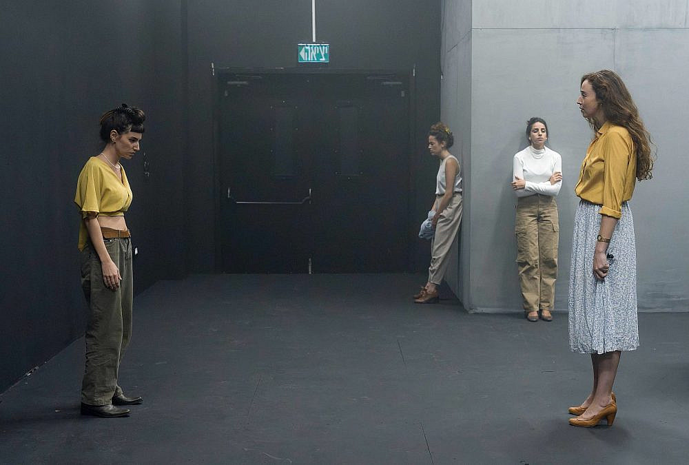 מתוך "ממני תראו וכן תעשו" (צילום: אבי בן זאב) מתוך "ממני תראו וכן תעשו" (צילום: אבי בן זאב)