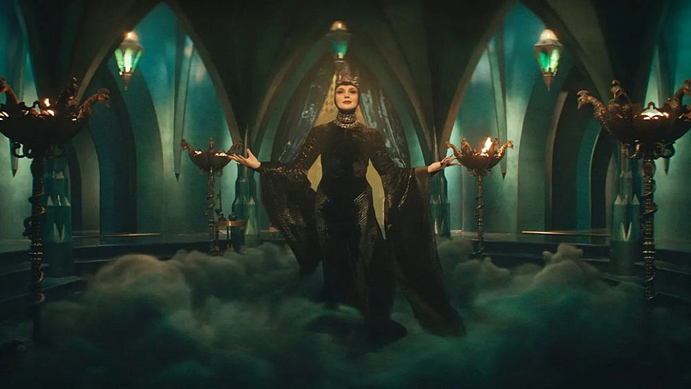 לא הייתם צריכים. גל גדות ב"שלגיה" (צילום: יח"צ דיסני)