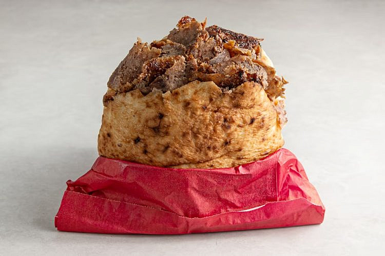 .מזרח תיכון חדש בפיתה. דונר של ניבו (צילום: וולט/ניבו גריל בר)