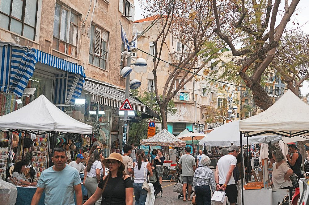 יריד אמנים בנחלת בנימין. צילום: עידו בירן יריד אמנים בנחלת בנימין. צילום: עידו בירן
