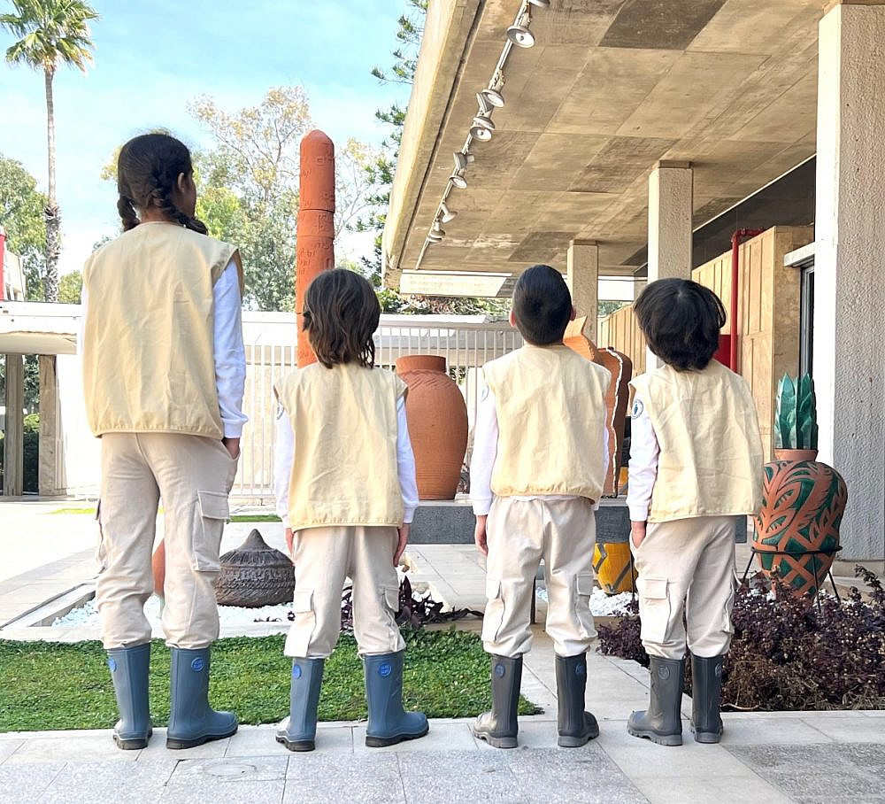 אורית ישי, מודיעין