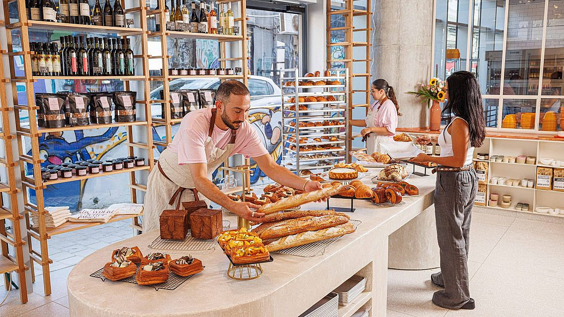 מגנט לצרפתים. סניורה בייקרי (צילום חיים יוסף)