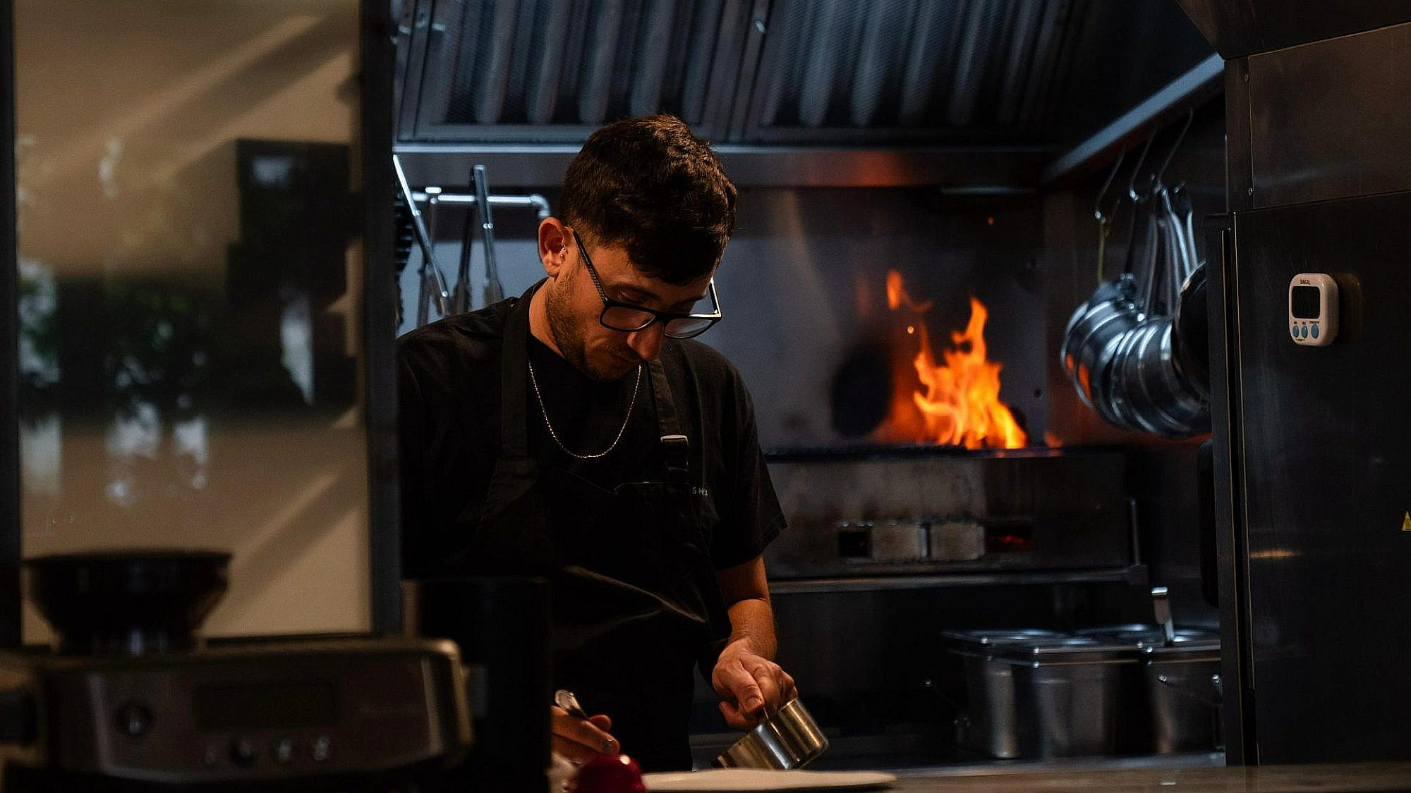 זה הולך להיות אש. שף גיא אריש, סנטי (צילום: ספיר קוסה)