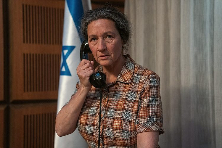 הלו, איפה אתה, אתה פה?. גולדה בצעירותה. "רשת מרגלים". צילום: Kata Vermes/Paramount+