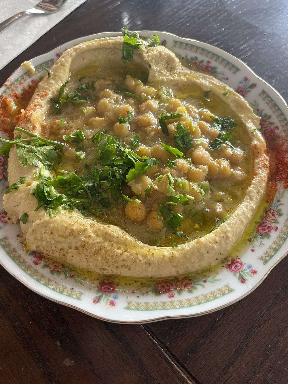 מה עוד צריך חוץ מחומוס טוב? חומוס פרנקל. (צילום: יעל שטוקמן)