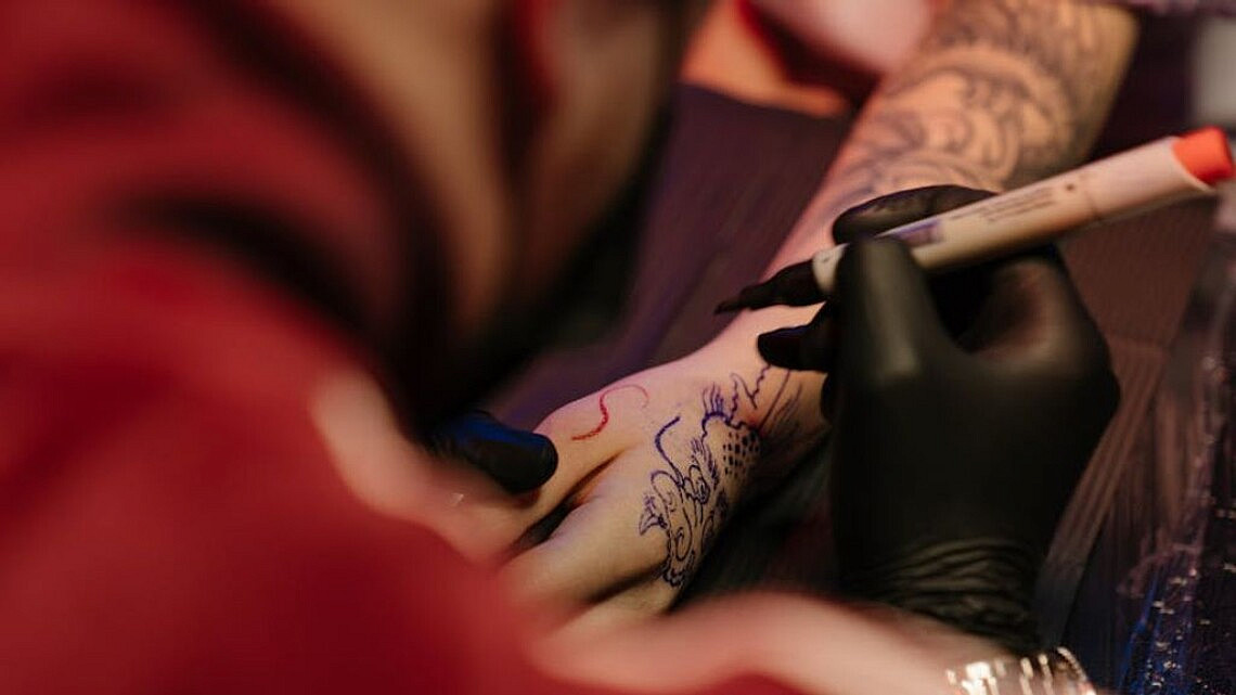 קעקוע. צילום: cottonbro studio באתר PEXELS