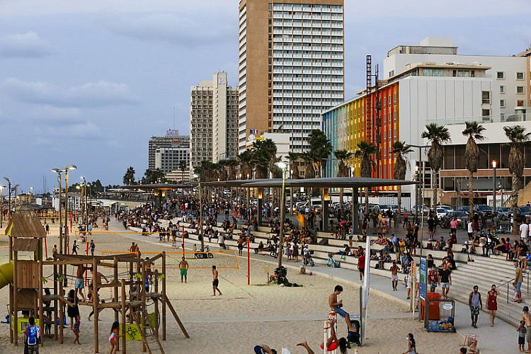 חוזרים לשגרה? אז מה עשינו עד עכשיו?. טיילת תל אביב (צילום: גיא יחיאלי)