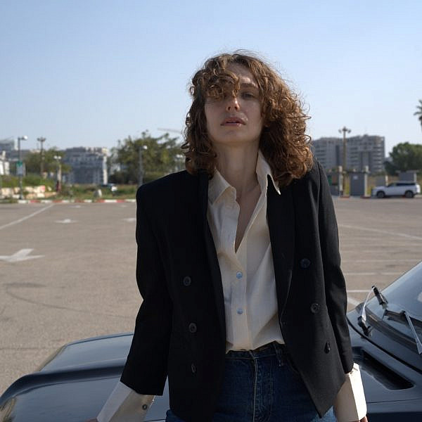 הזמן הנכון להרים מיקרופון. תמר סון. (צילום: גיא כושי ויריב פיין)