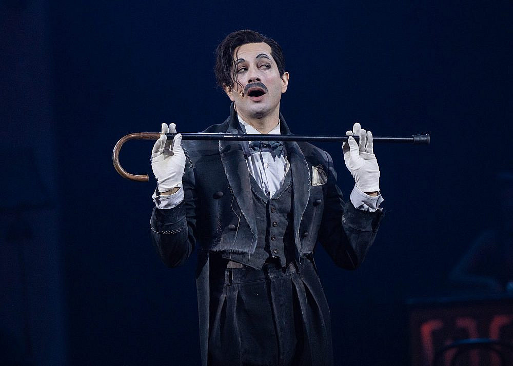 אימרסיבי, אך שונה. קברט בקאמרי. (צילום: משה צ׳יטיאת) אימרסיבי, אך שונה. קברט בקאמרי. (צילום: משה צ׳יטיאת)