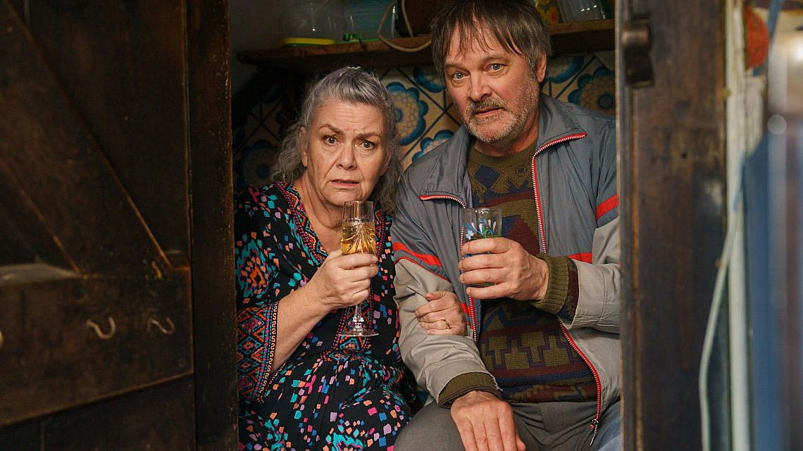 סוד ההצלחה. "אתה יכול לשמור על סוד?". צילום: BBC ופרמאונט+