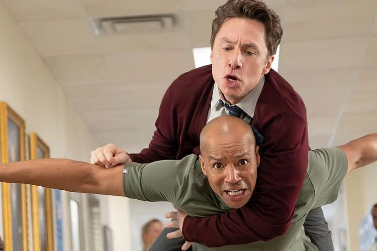 הגב כואב, אבל הלב קדוש. "סקראבס" גרסת 2026. צילום: יח"צ דיסני+