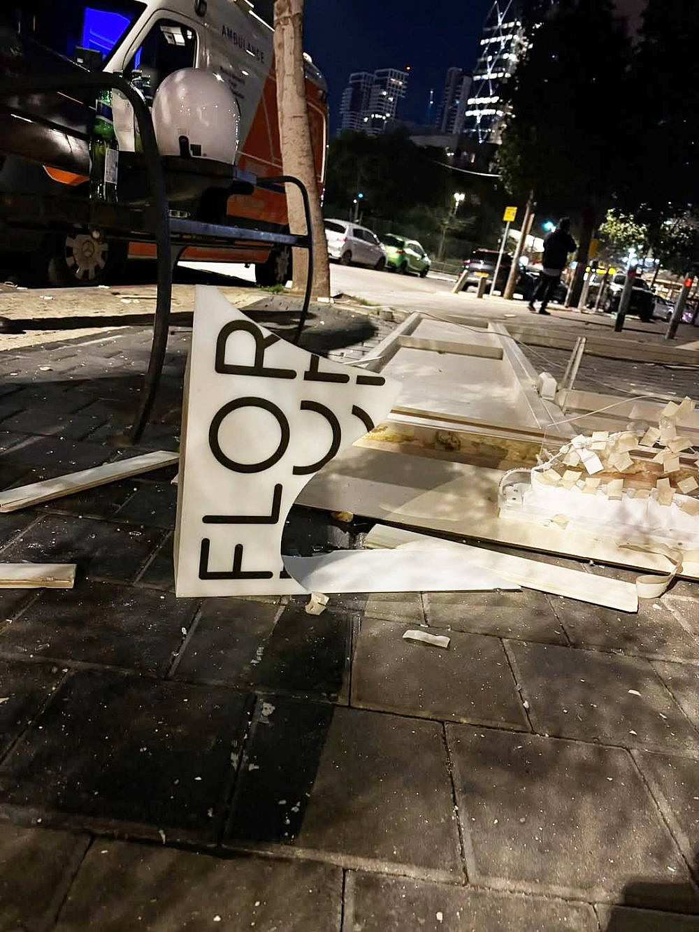 הפלור לאחר פגיעת הטיל האיראני. צילום: מתוך עמוד האינסטגרם @flor.telaviv