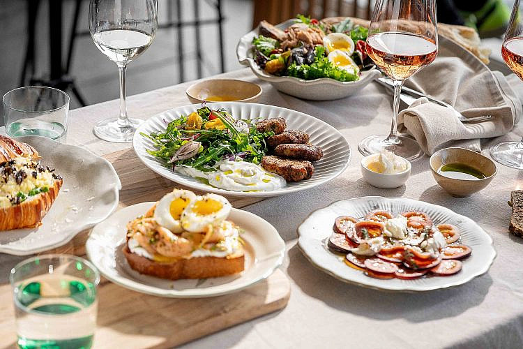 ויש גם בראנץ', טנא (צילום אסף קרלה)