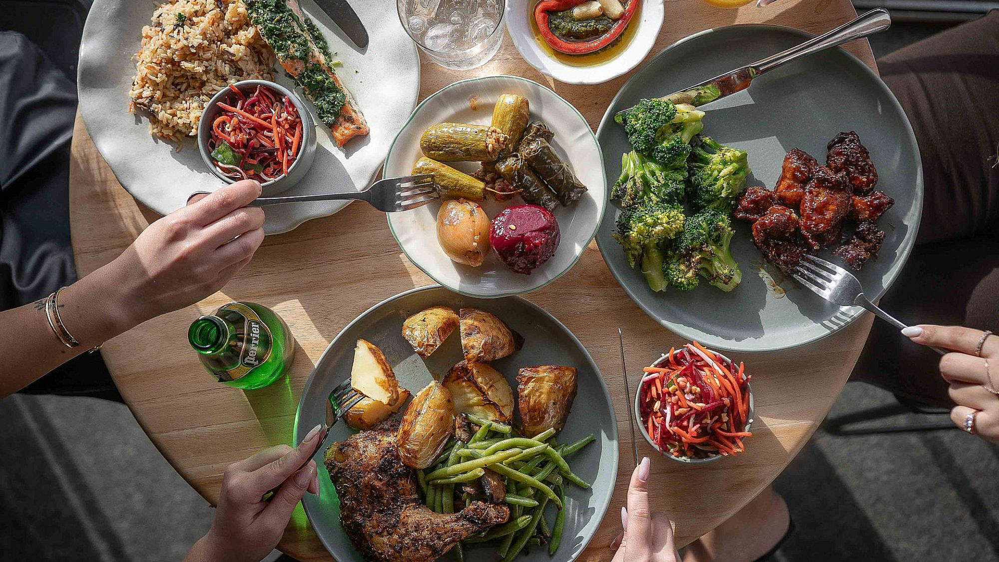 צוהריים בטנא (צילום אסף קרלה)