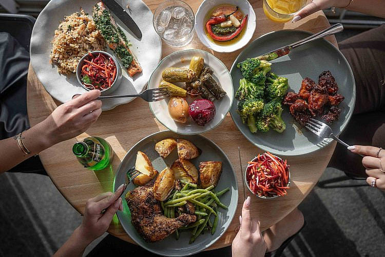 צוהריים בטנא (צילום אסף קרלה)