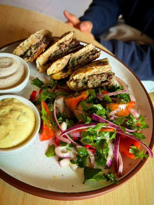 עראייס, הבלקון (צילום אינסטגרם/habalkon_tl)