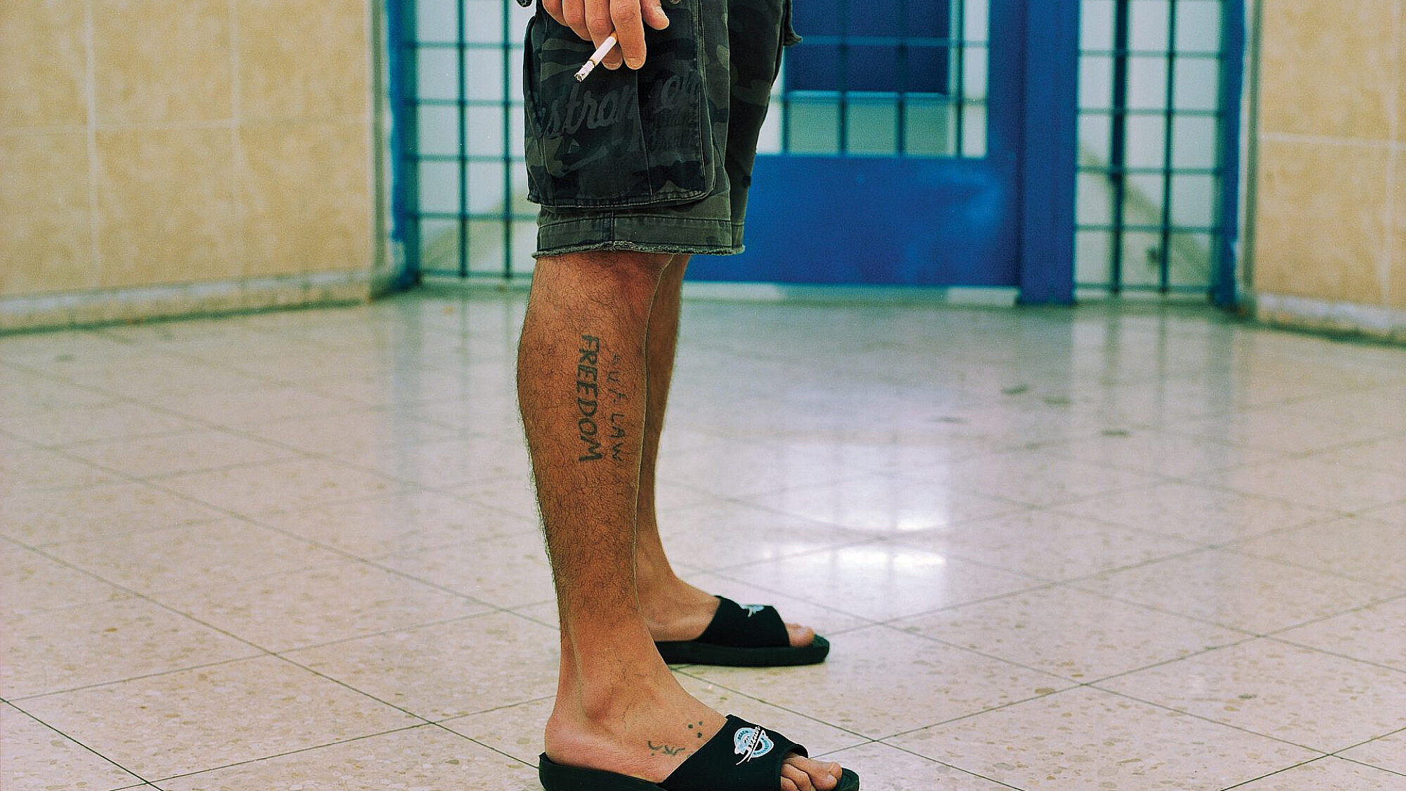 בית כלא רימונים, יושבים אוכלים (צילום יאיר חובב)