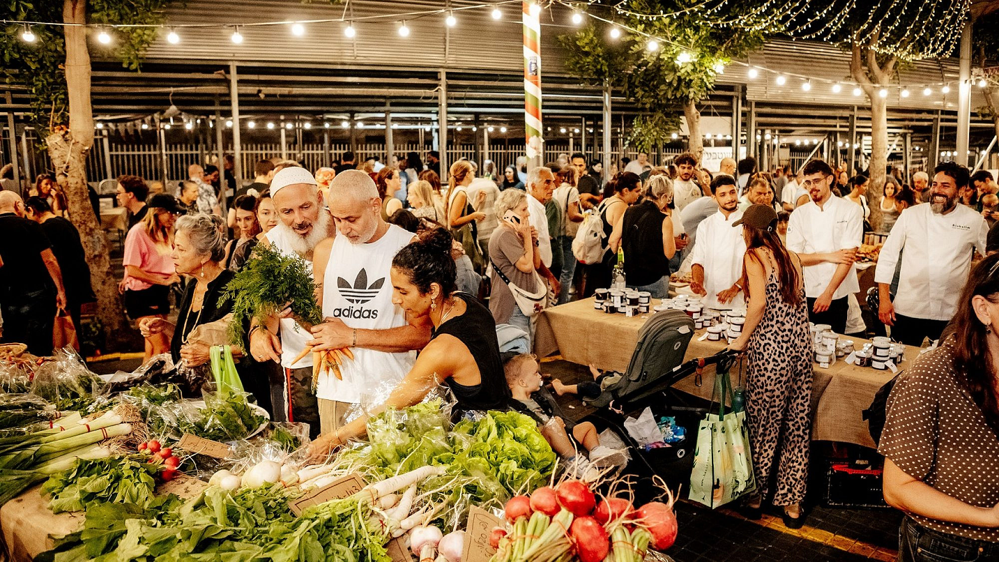 ימצאו את דרכם בסנטר. שוק האיכרים בפשפשים. (צילום: דימה חבר) ימצאו את דרכם בסנטר. שוק האיכרים בפשפשים. (צילום: דימה חבר)