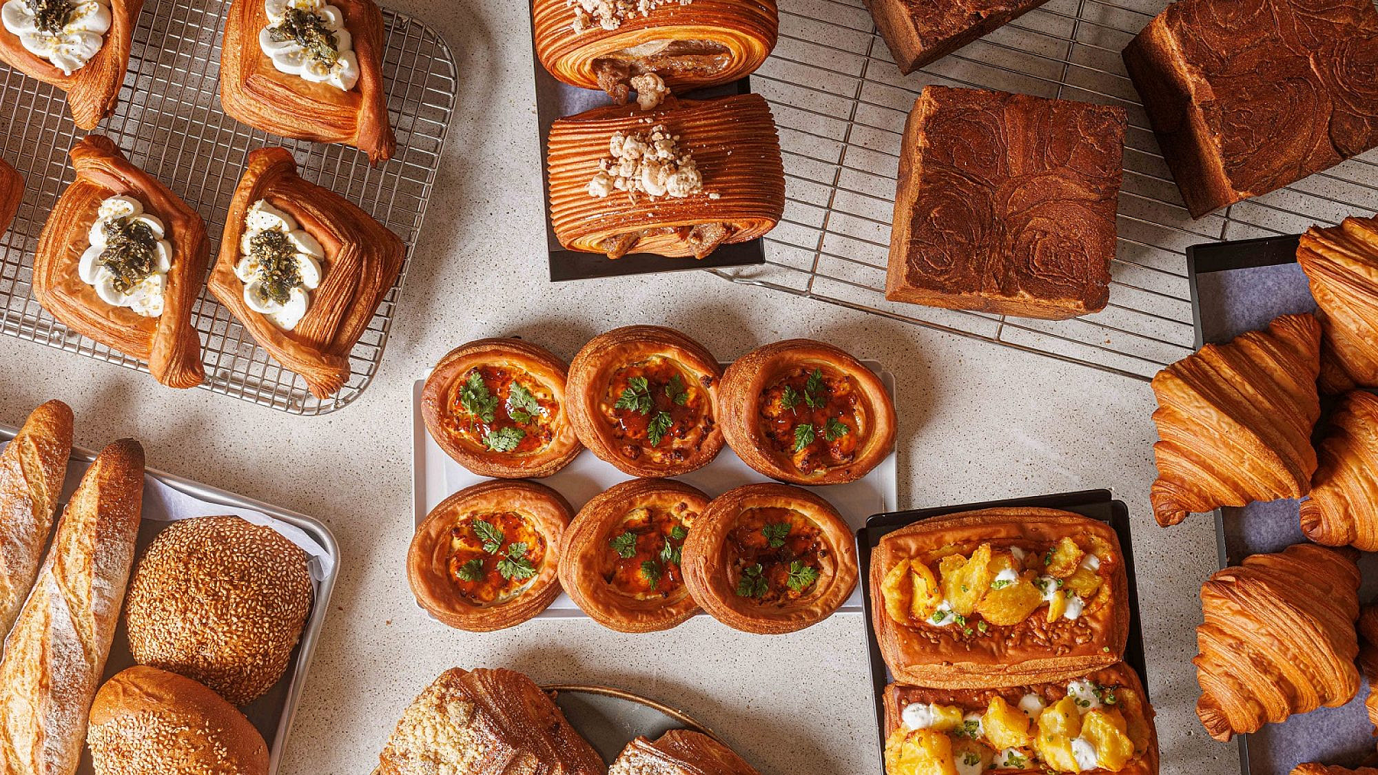 אביב הגיע, פסח עוד מעט בא - תאגרו. סניורה בייקרי ב"חמץ אקספרס", בדיזנגוף סנטר. (צילום: חיים יוסף)