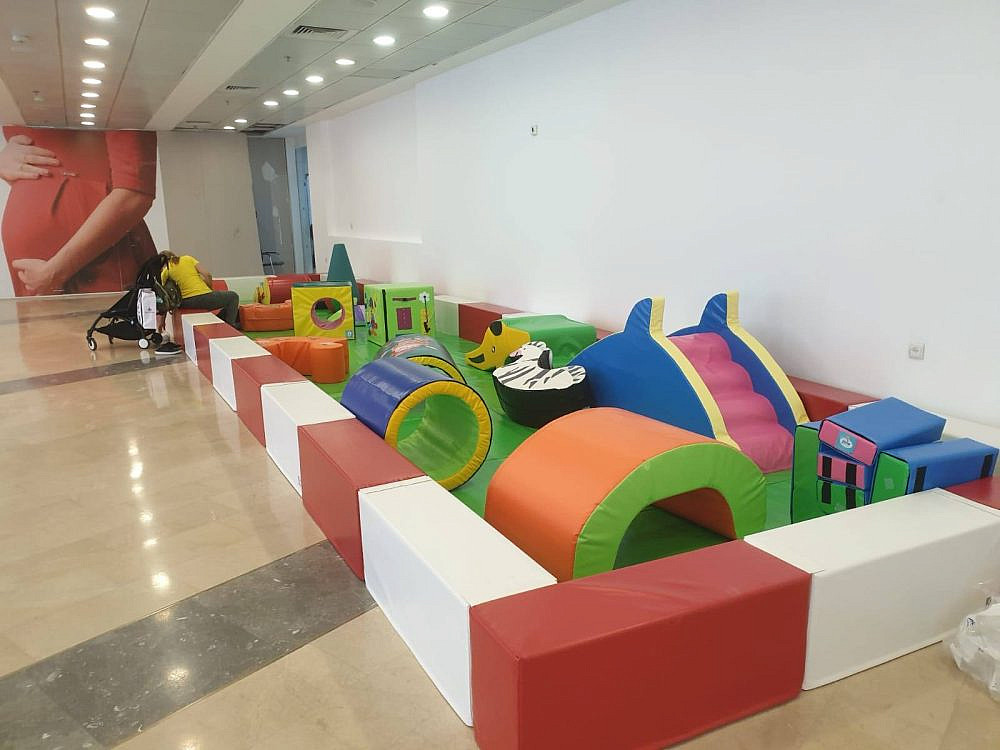 ארץ החיידקים הלא נודעים. הג'ימבורי בדיזנגוף סנטר. (צילום: עמוד הפייסבוק של דיזנגוף סנטר) ארץ החיידקים הלא נודעים. הג'ימבורי בדיזנגוף סנטר. (צילום: עמוד הפייסבוק של דיזנגוף סנטר)