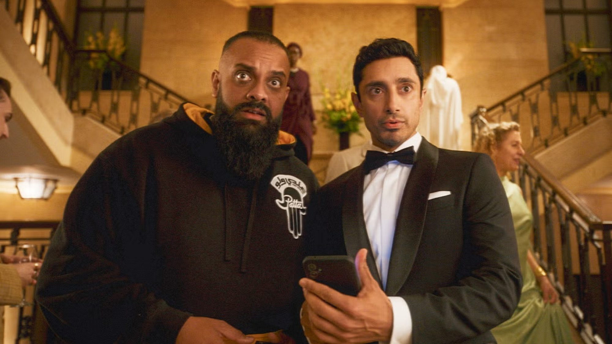 אבל האם נערת הבונד עם בורקה? "פיתיון". צילום: אמזון פריים וידאו אבל האם נערת הבונד עם בורקה? "פיתיון". צילום: אמזון פריים וידאו