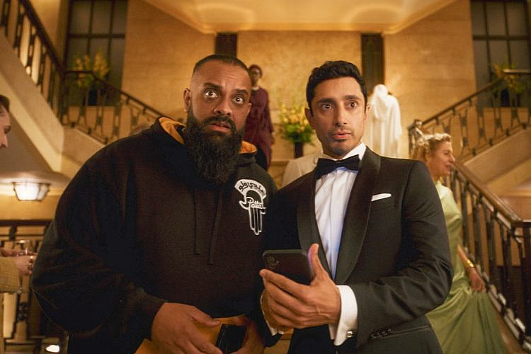 אבל האם נערת הבונד עם בורקה? "פיתיון". צילום: אמזון פריים וידאו