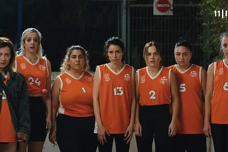 תסתכלו עליהן מסתכלות עלינו. שוט הסיום של "כל האמהות משקרות". (צילום מסף / כאן 11)