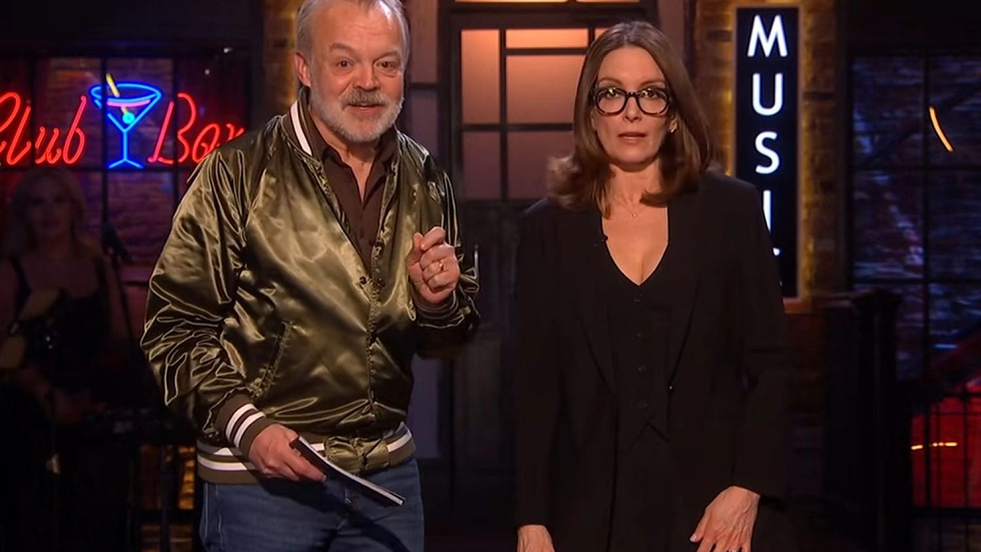 בשידור חי מלונדון. SNL UK. (צילום: רשת Sky) בשידור חי מלונדון. SNL UK. (צילום: רשת Sky)