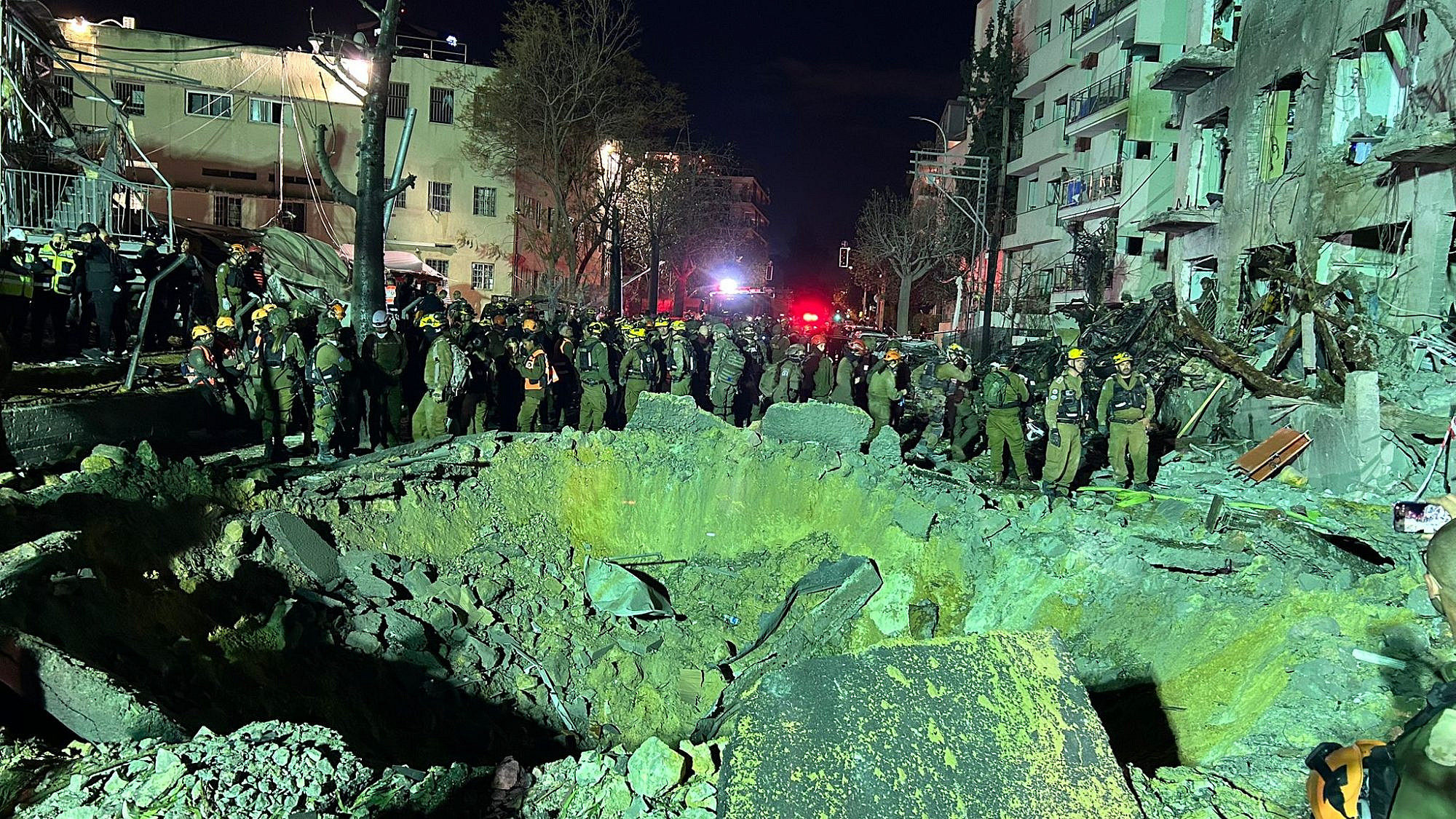 מקום נפילת הטיל במרכז העיר (צילום באדיבות עיריית ת"א-יפו) מקום נפילת הטיל במרכז העיר (צילום באדיבות עיריית ת"א-יפו)