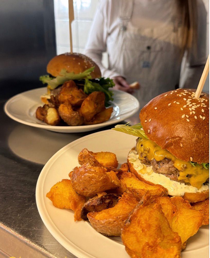 בורגרים נגד טילים. ביינה. (צילום: עמית מקןבקי)