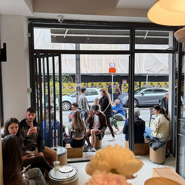 משיח לא בא. משיח גם לא מטלפן. שינקין 21 א'. (צילום: אלבינה שטוטמן)