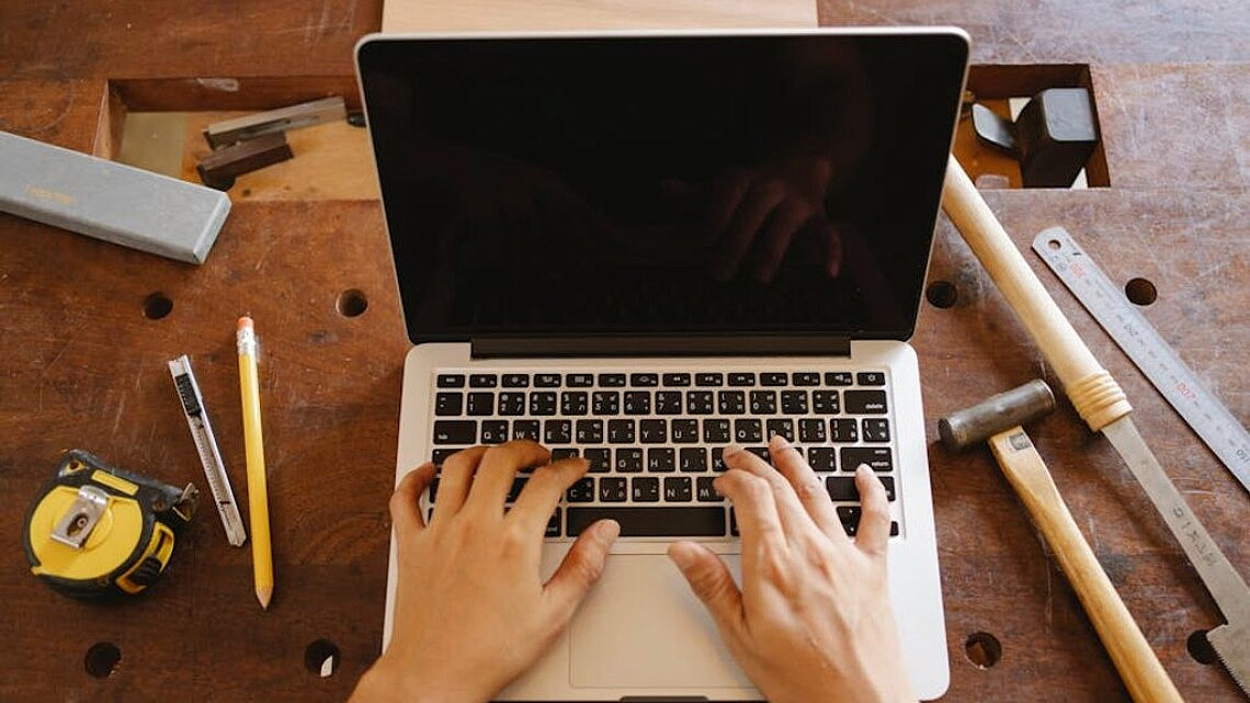 מקצוע יצירתי. צילום: Ono Kosuki באתר PEXELS