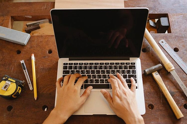 מקצוע יצירתי. צילום: Ono Kosuki באתר PEXELS